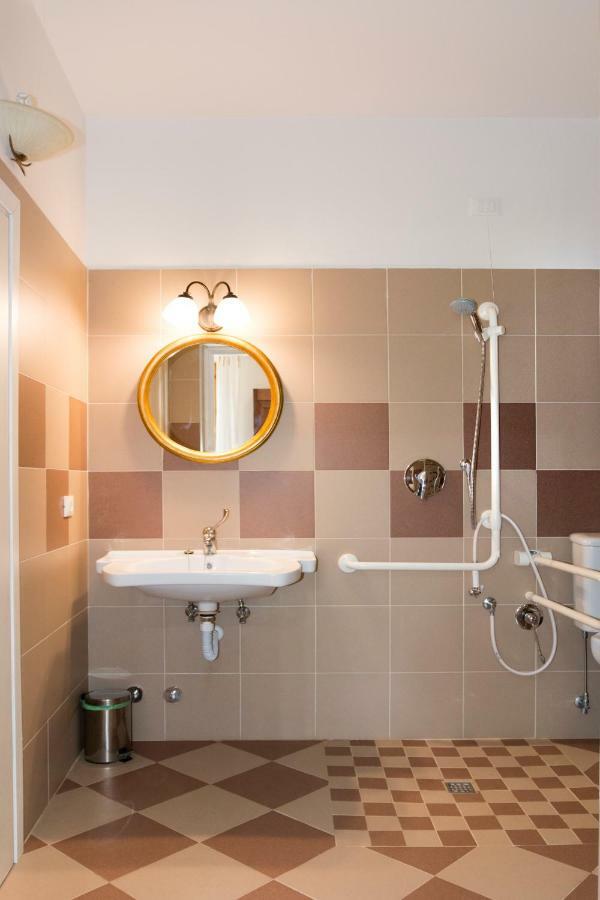 Agriturismo Podere Rondinaio ลัมปอเรคคิโอ ภายนอก รูปภาพ